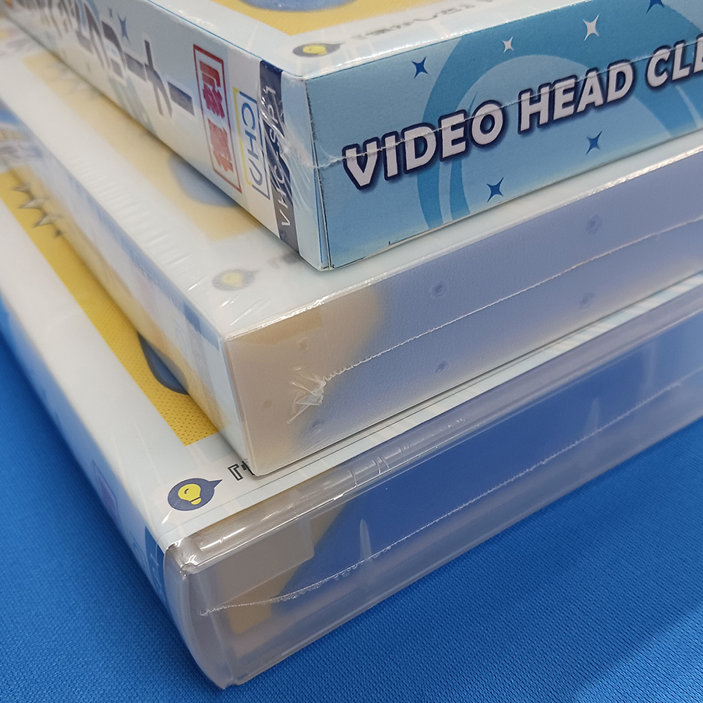 VHS用ビデオヘッドクリーナーをシュリンクパックしたところ（下から）