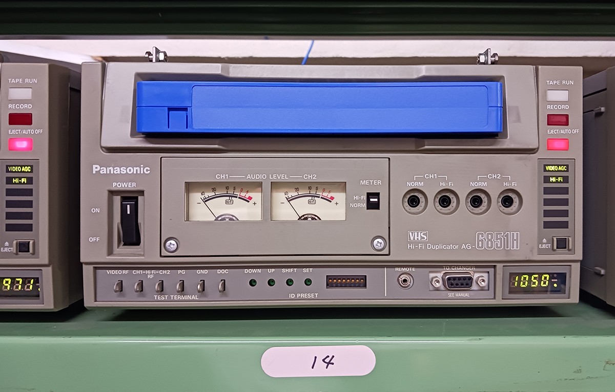 VHSダビングで使用しているパナソニック業務用ビデオレコーダー「AG-6851H」です